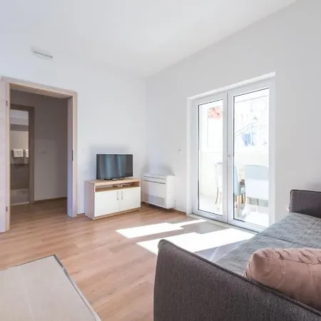 In With Sea View, Terrace, Air Conditioning, Wifi 4979-1 * Cavtat