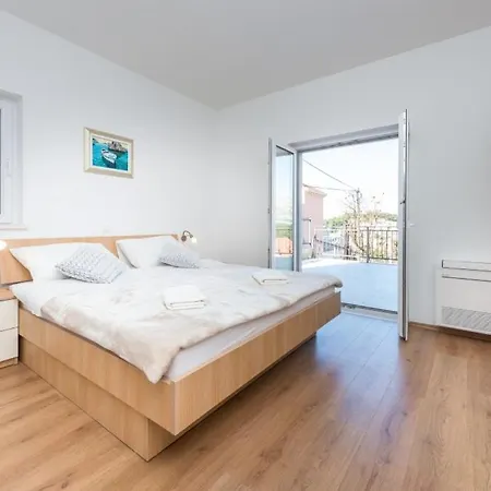 In With Sea View, Terrace, Air Conditioning, Wifi 4979-1 * Cavtat